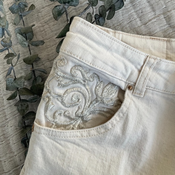 Zara Trafaluc White Baggy Jeans with Embroidered Pocket Size US 8 - Picture 3 of 5